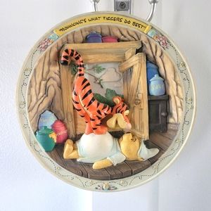 Winnie the Pooh and Friends 3D plate Second issue Bouncings what Tiggers Do Best